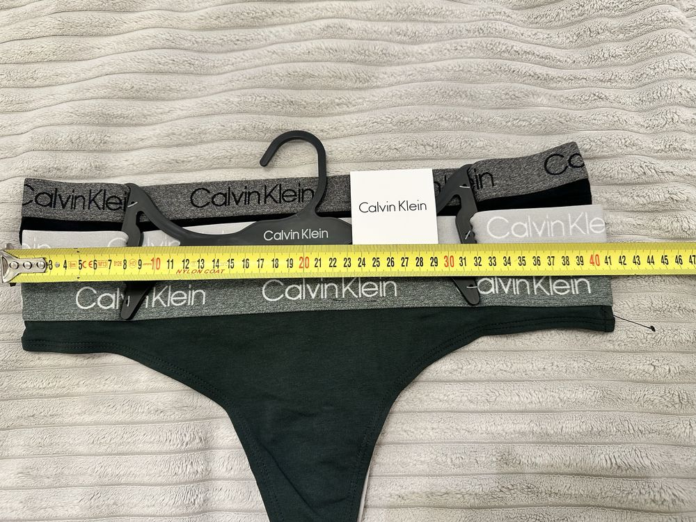 Stringi majtki damskie 3 pak Calvin Klein rozmiar M