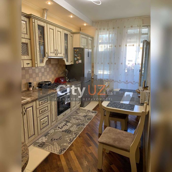 Продам квартиру з видом на парк