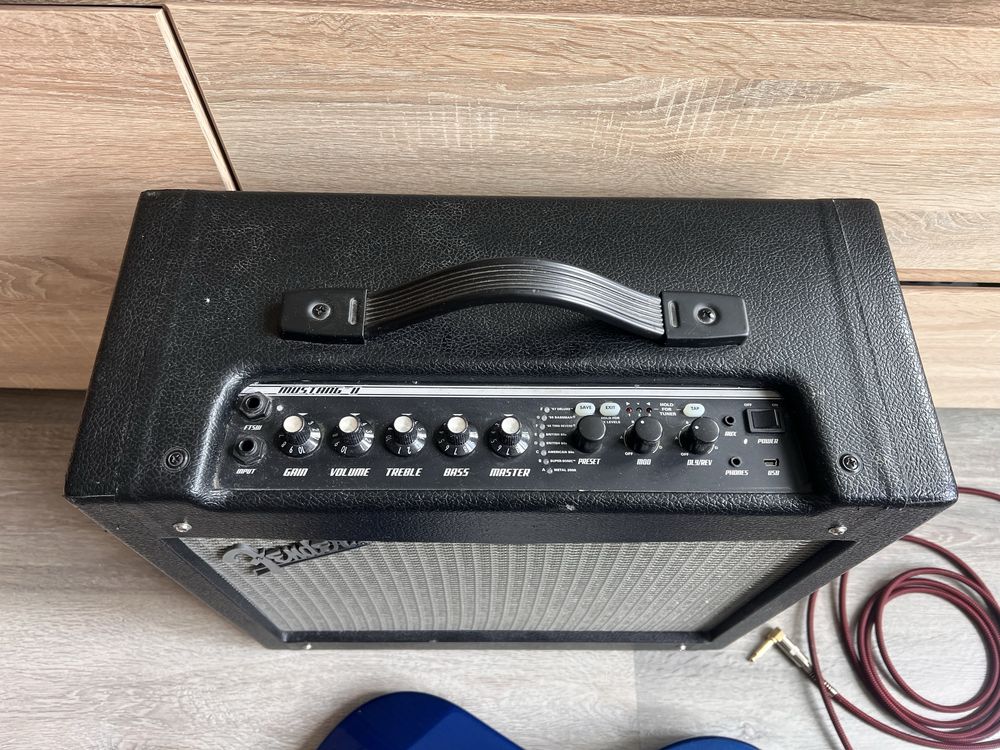 Yamaha Pacifica 012 + Комбопідсилювач Fender Mustang 2 40w + чохол