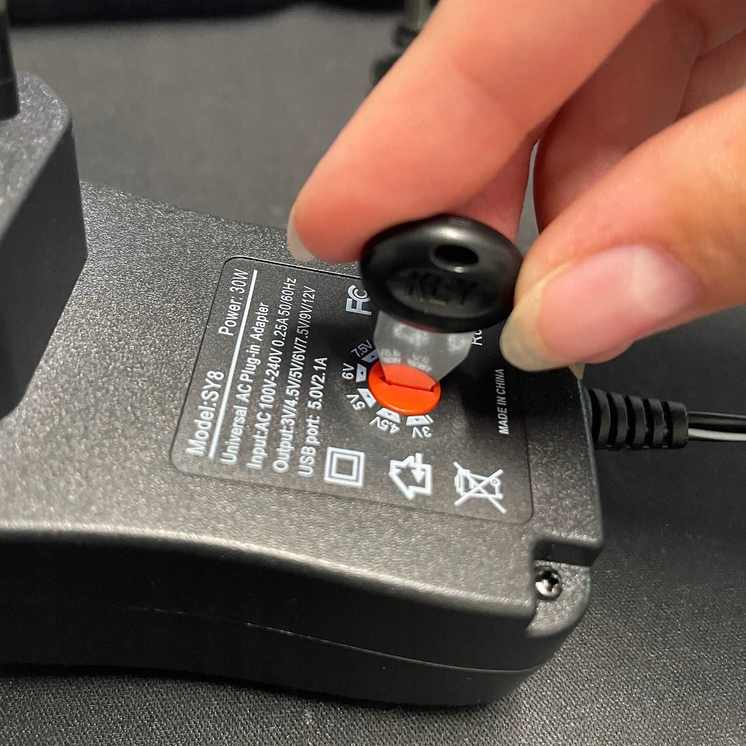 Zasilacz Uniwersalny Ładowarka Regulowany 3-12V Sieciowy USB 30W 6