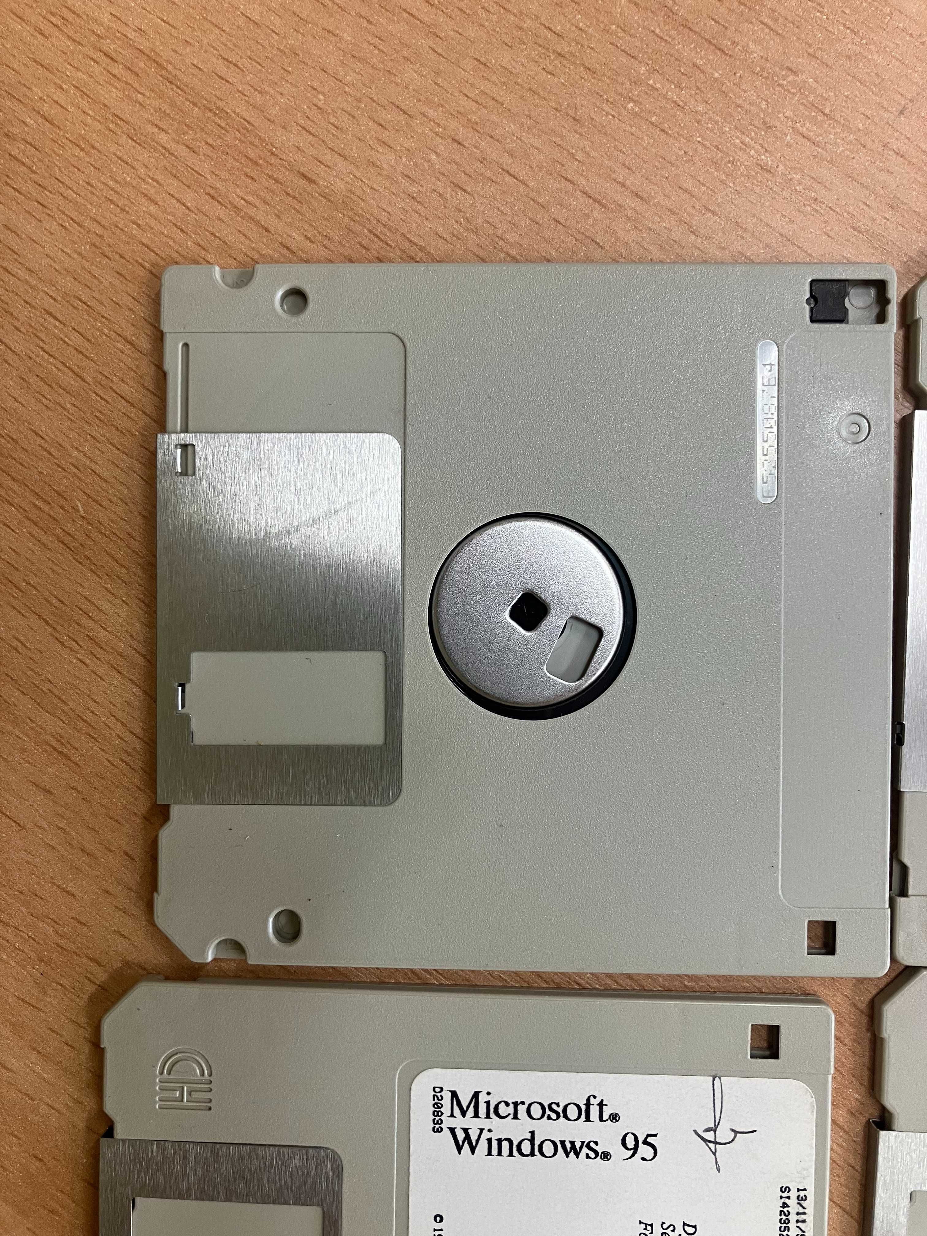 Zestaw dyskietek z systemem Windows 95