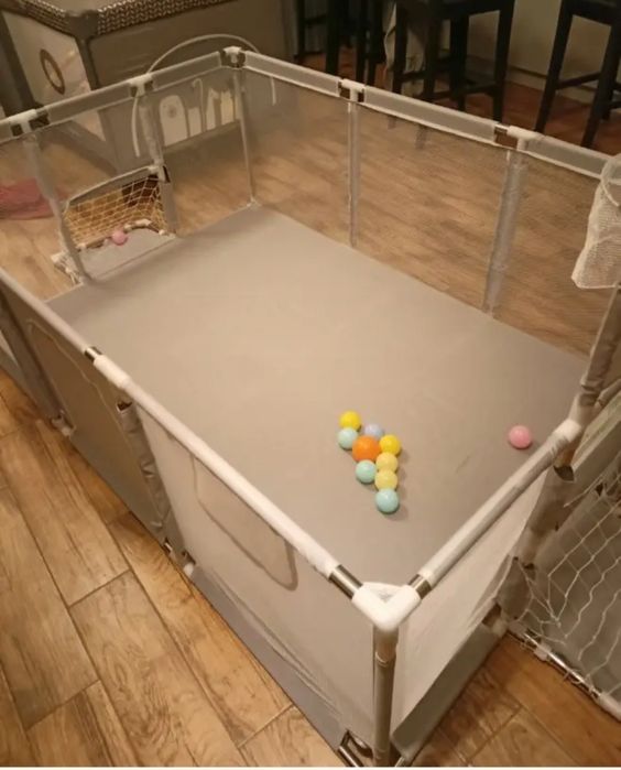 Дитячий манеж з сітчастими стінками