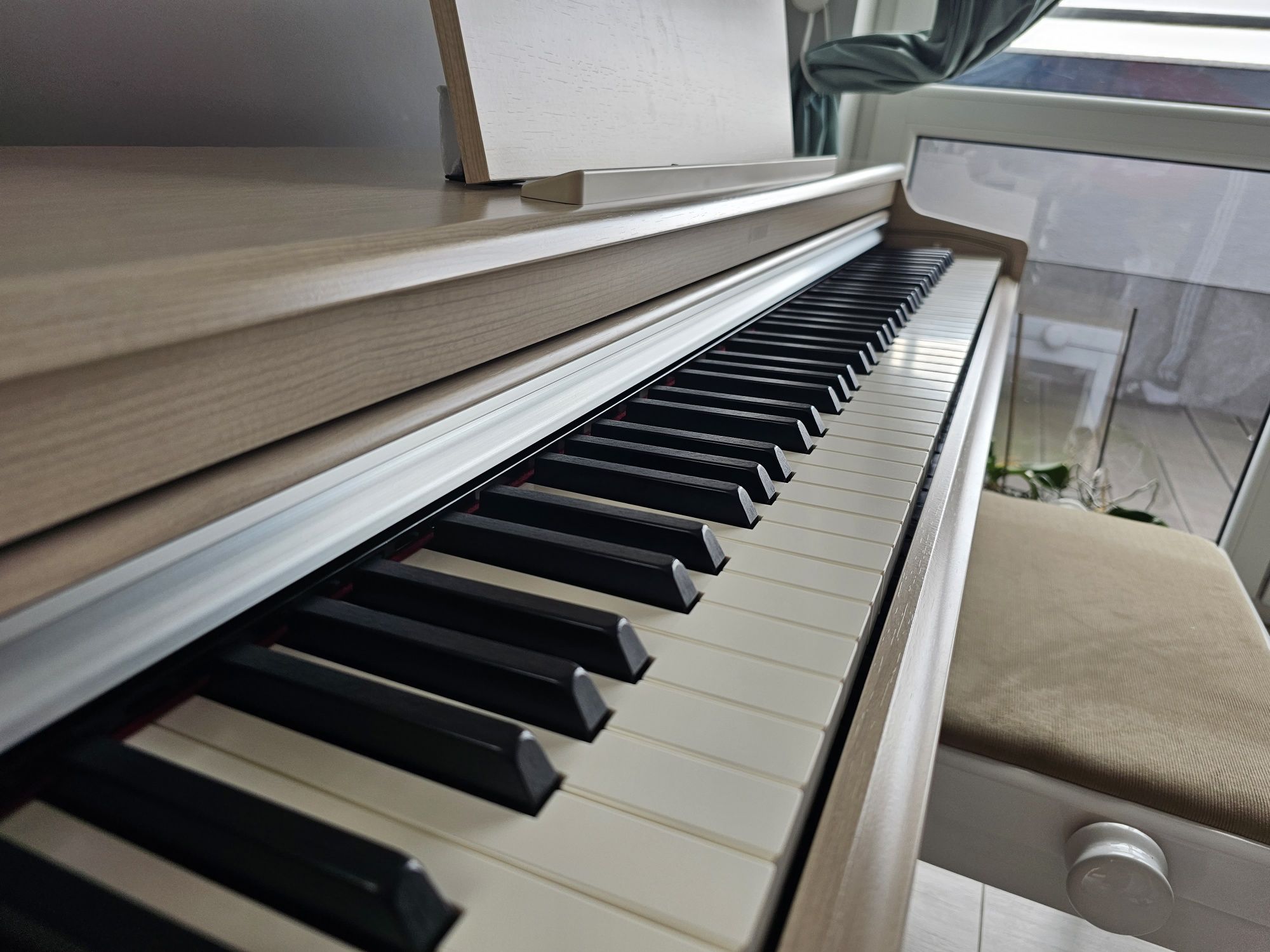 Pianino cyfrowe Yamaha Arius YDP-165 WA + Pianonova SG 801