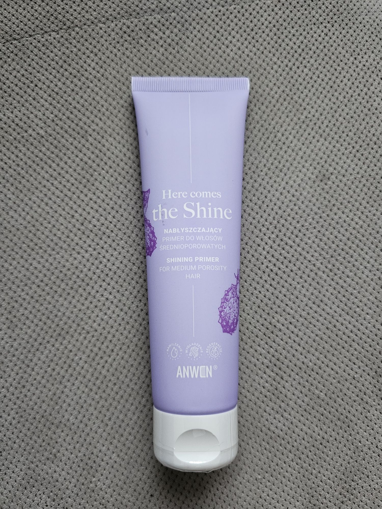 Anwen Here Comes The Shine primer do włosów średnioporowatych