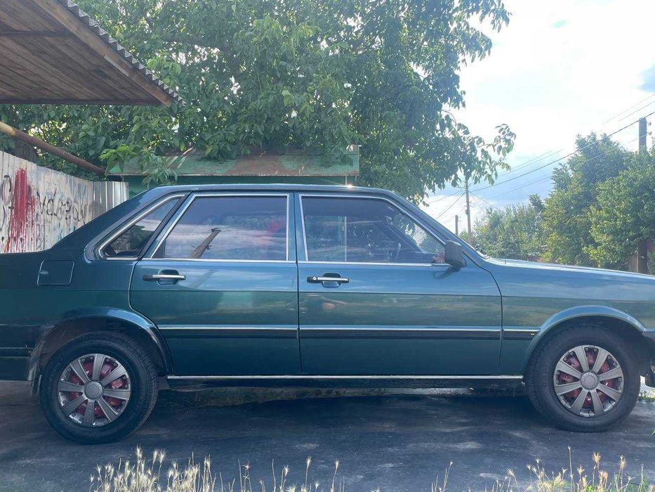 Автомобіль Ауди 80