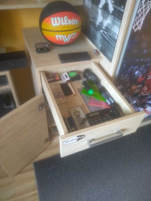 Szafka z szufladą i drzwiczkami z dużym kątem otwarcia idealny stan