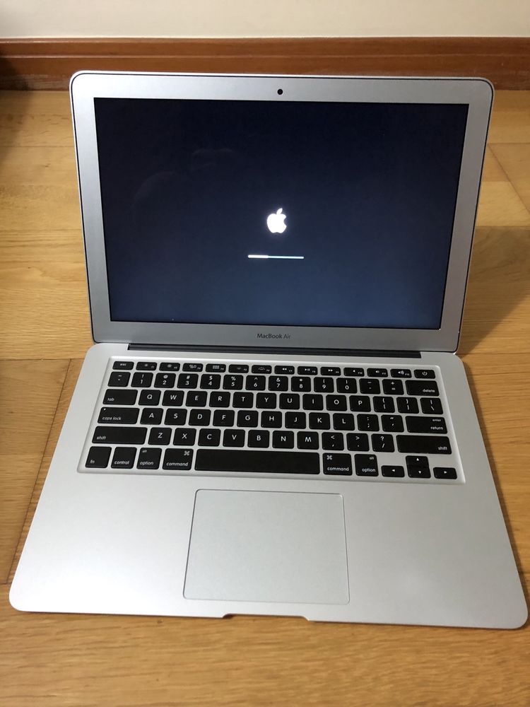 Tenho  todo o tipo de  peças de Macbook Air 2015 A1466