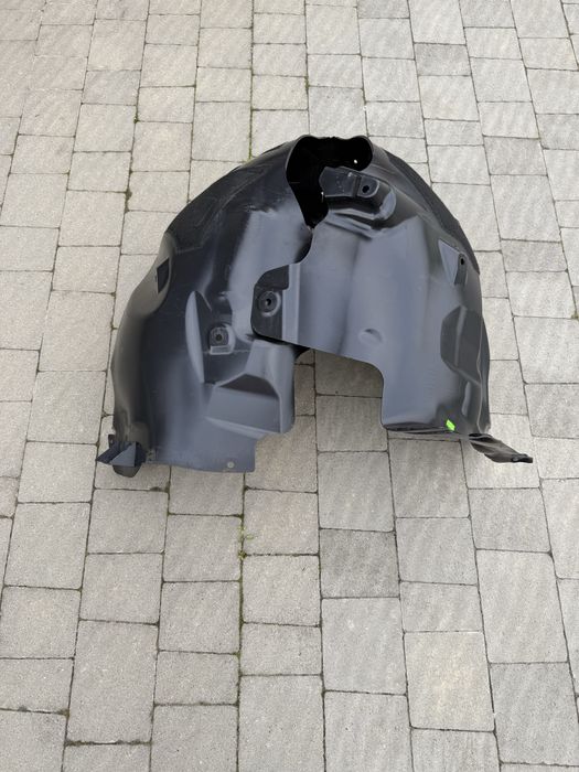 Тесла Y Model Y Тесла У підкрилок передній правий!