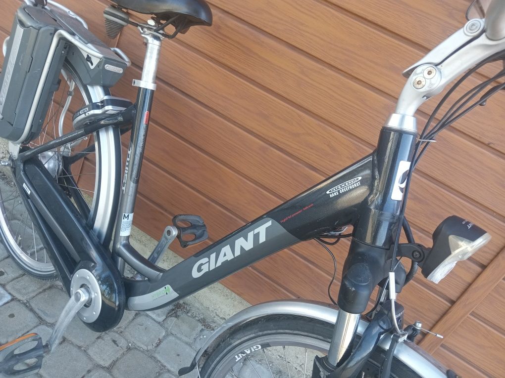 Продам електровелосипед GIANT 7 планетарок.