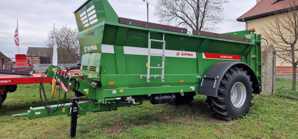 Rozrzutnik obornika SIPMA RO800 TAJFUN 8t do wapna kompostu 10 12t