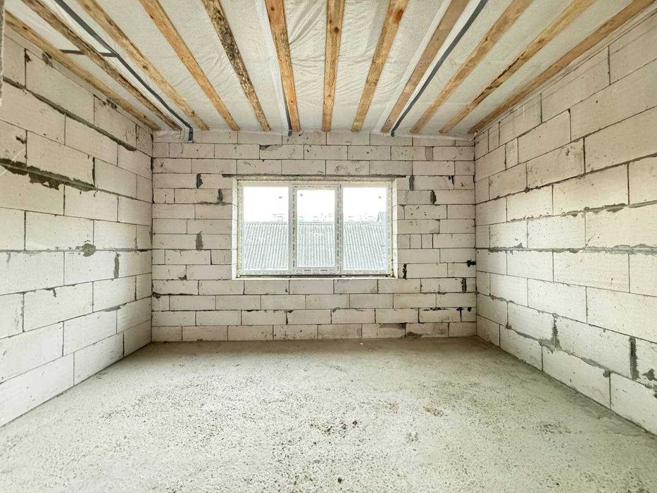 Продаж таунхаусу з підвалом у м.Вишневе, без ремонту