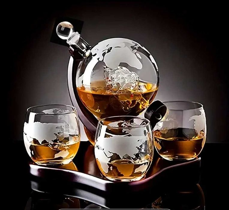 Zestaw do Whisky Karafka Globus z czterema Szklankami Prezent urodziny