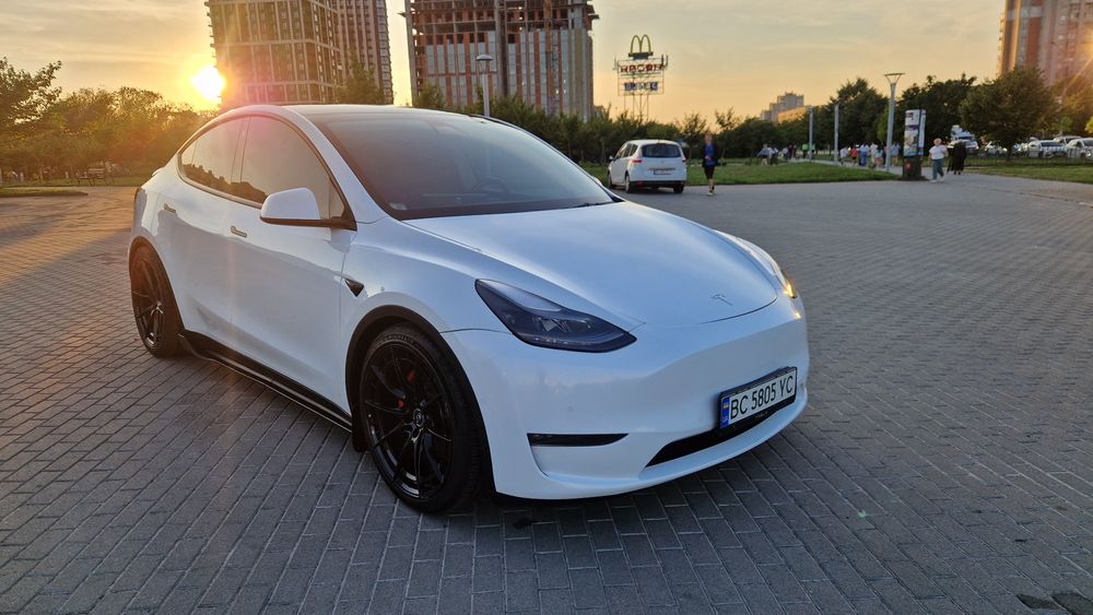 Tesla model Y Performance