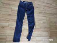 damskie spodnie jeans-LEVIS-S-28-model-710