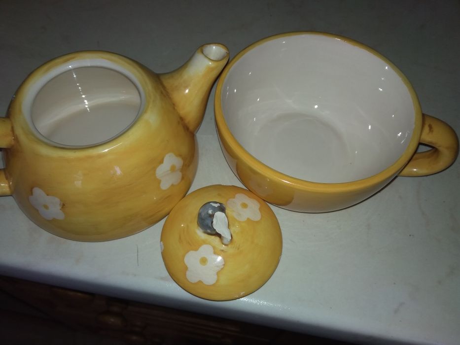 Imbryk na herbatę z filiżanką