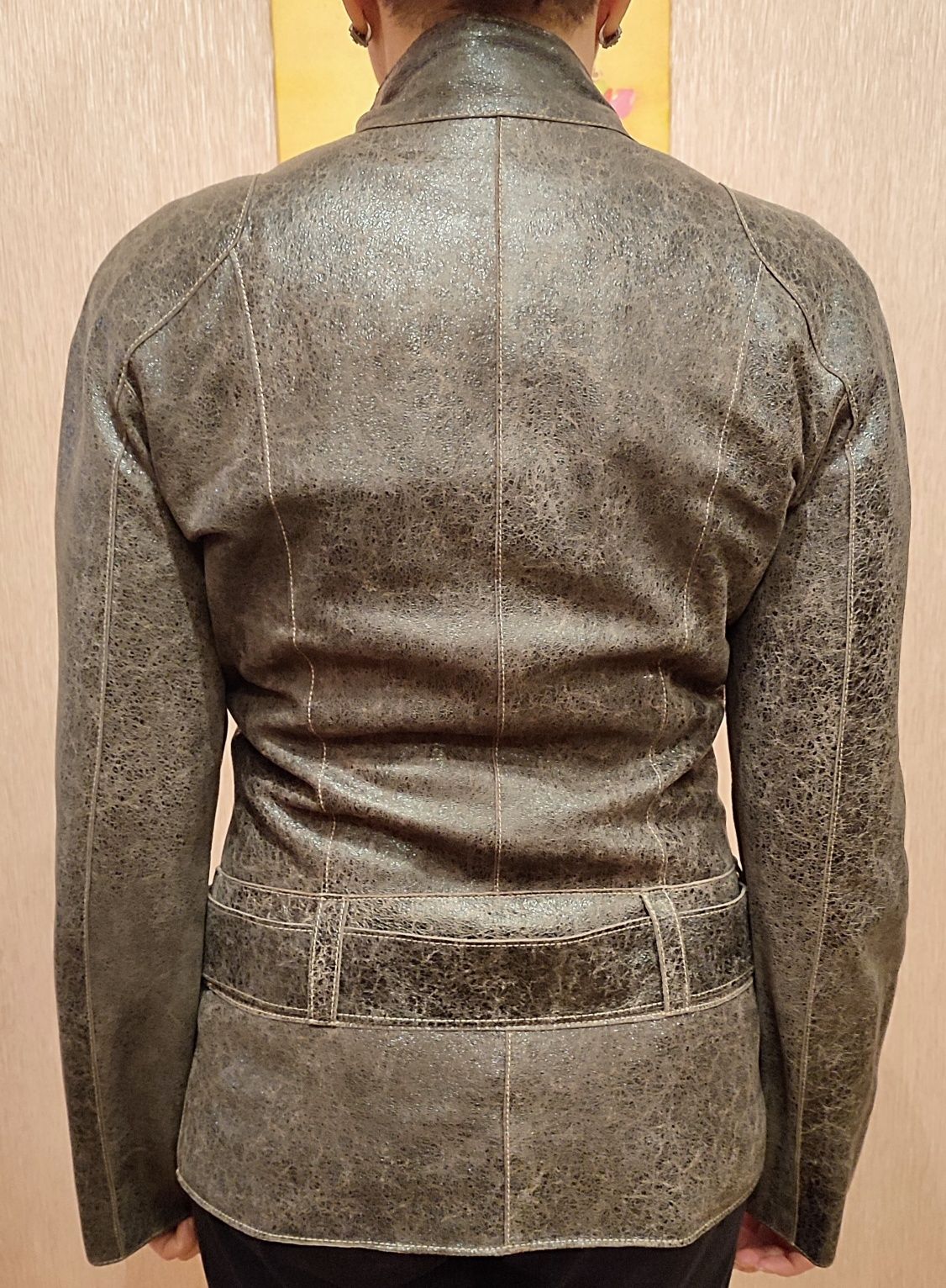 Курточка шкіряна жіноча з поясом