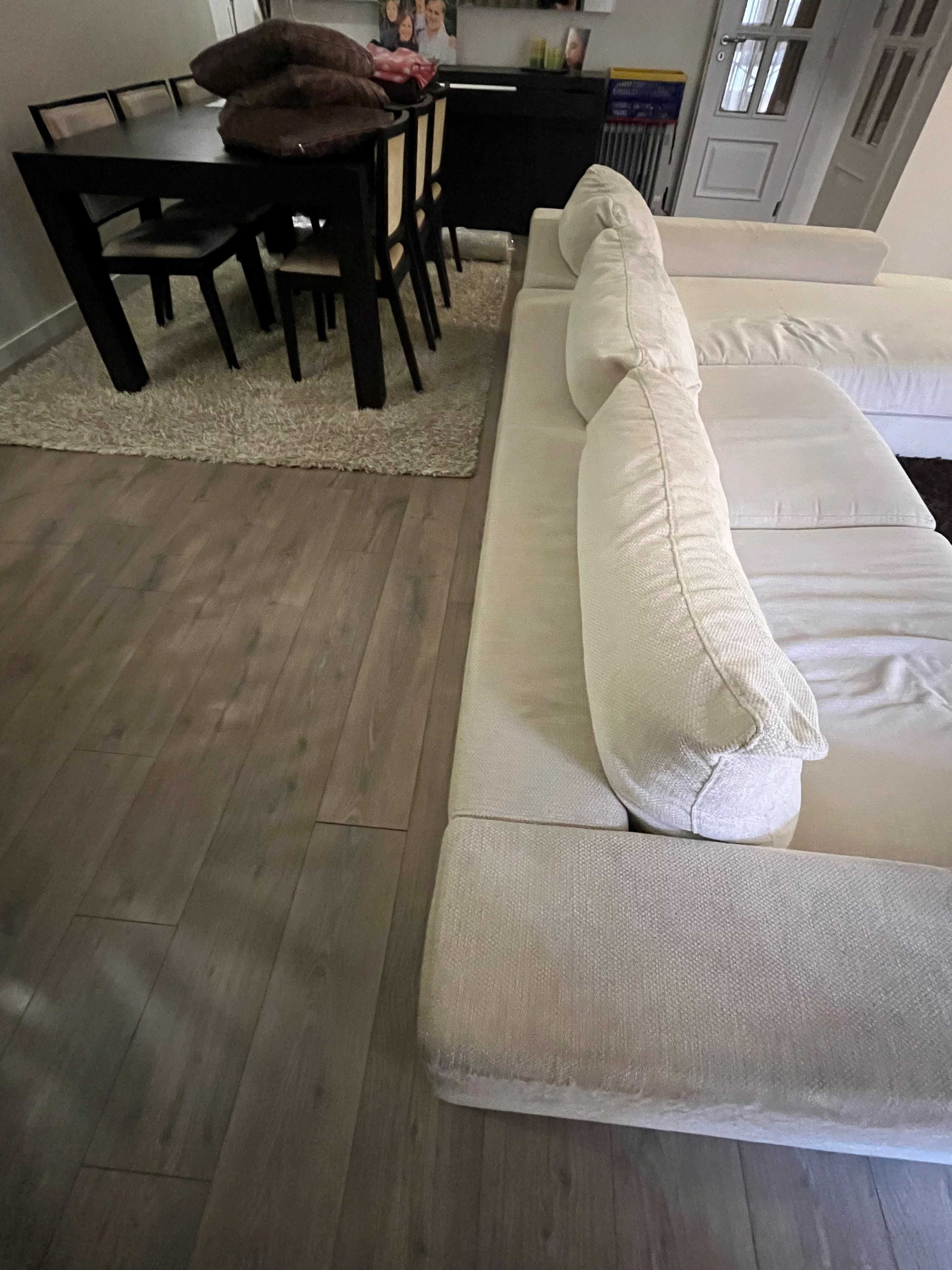 Sofá 4 lugares em tecido chaise longue