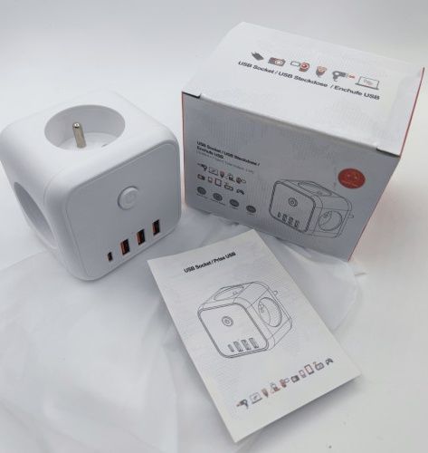 Безопасный тройник 3 гнезда, 220V, 3 USB-A / 1 Type-C, c заземлением