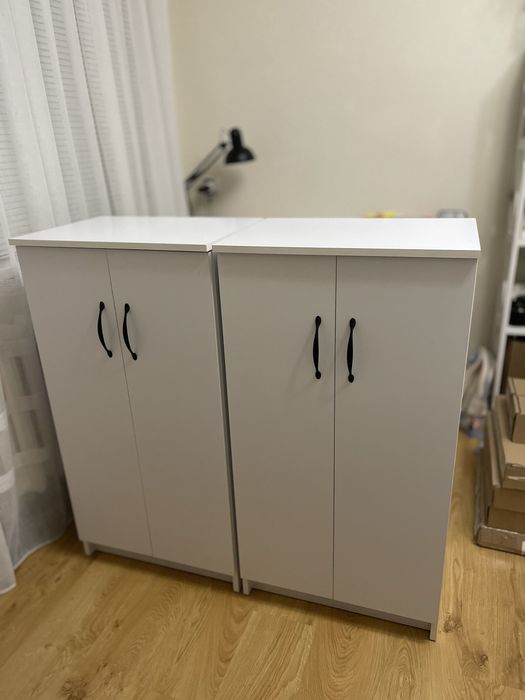 Шафа з полицями для одягу і взуття