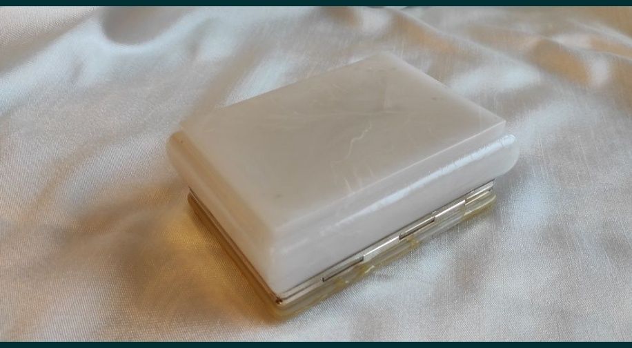 Zamykana Szkatułka Vintage wymiar: 13,5x10x5cm.
