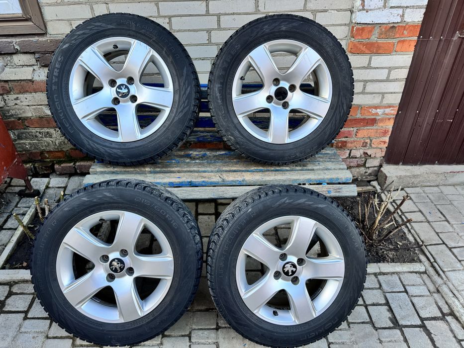 Продам зимову гуму 215/60/16 з дисками