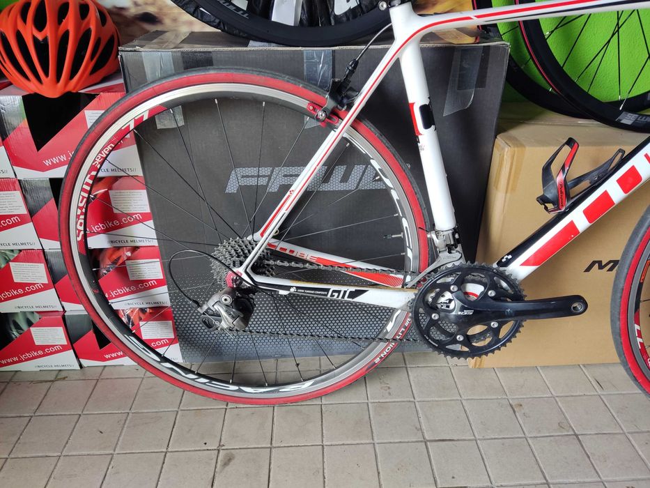 Cube agree 10v carbono como nova