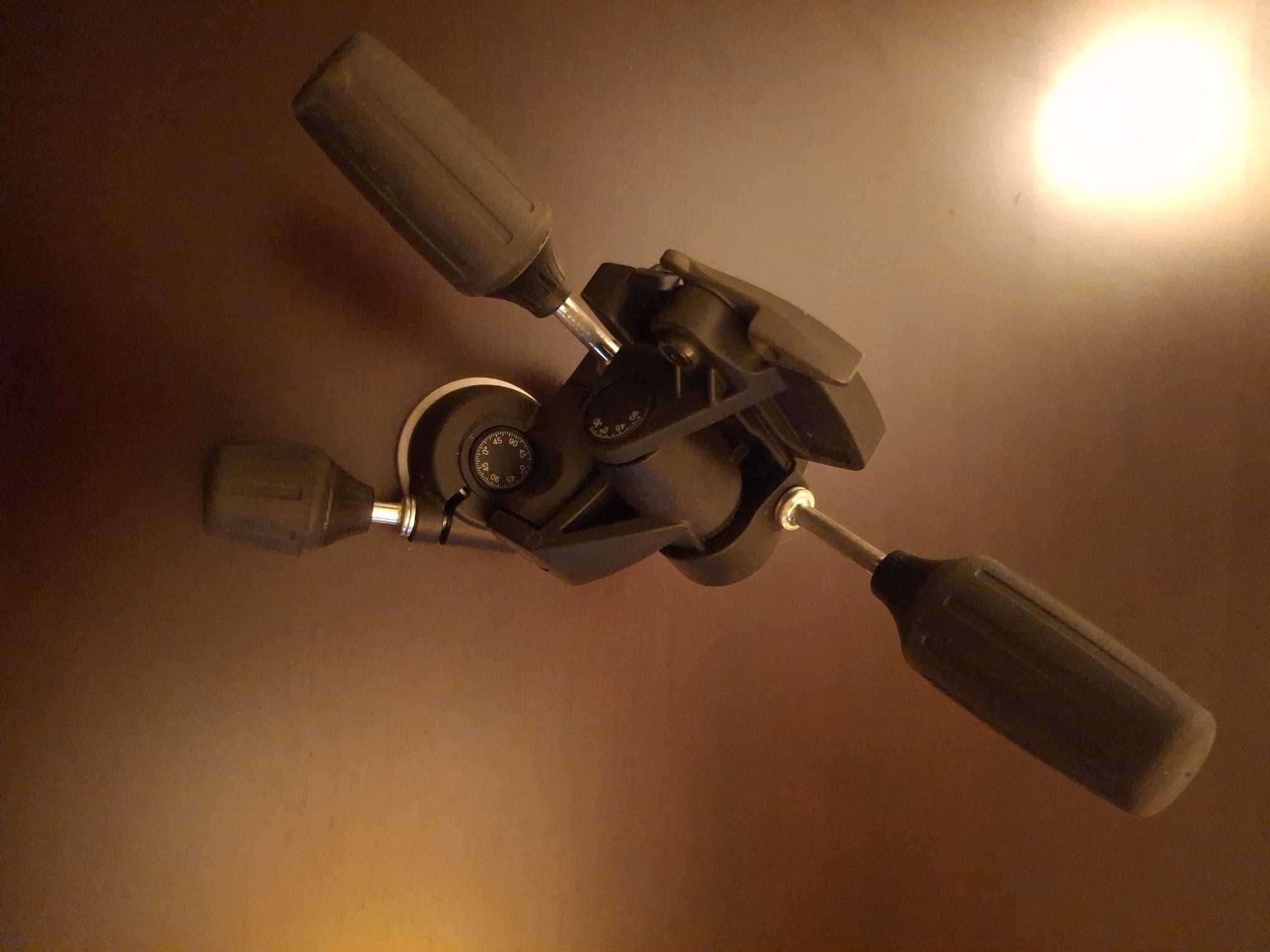Cabeça marca Manfrotto modelo 804RC2.