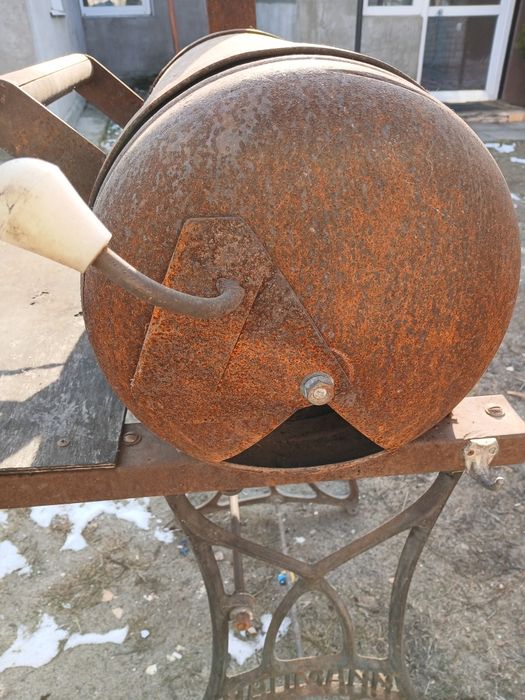 Мангал-коптильня с трубой