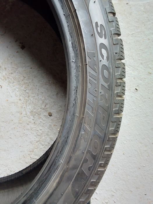 Cena za 4 Opony zimowe 255/40r21 PIRELLI