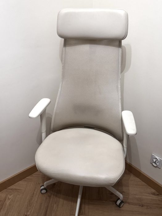 IKEA JÄRVFJÄLLET białe krzesło biurowe