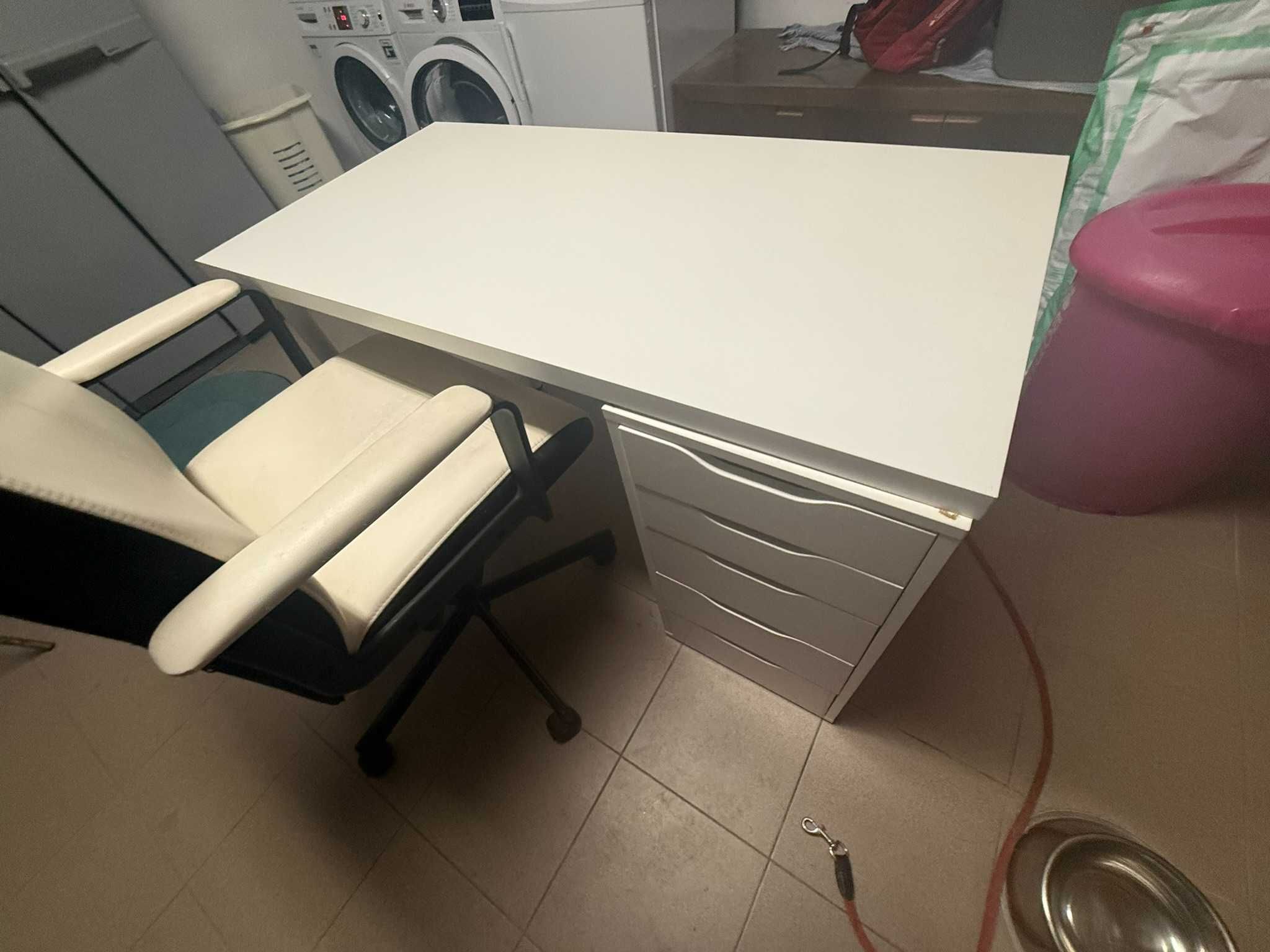Secretária e Cadeira de Escritório IKEA (conjunto)