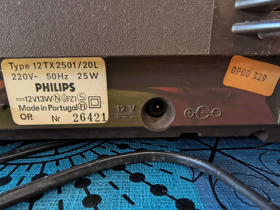 TV retro a preto e branco, a funcionar - Philips TX - ecran 29cm