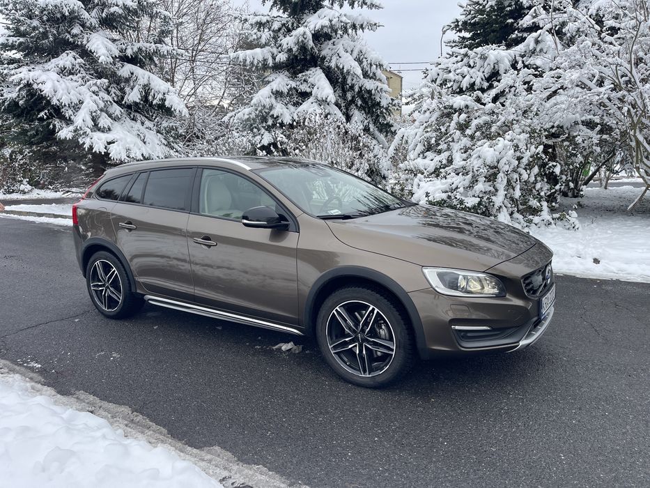 Volvo v60 cross country 2.5 turbo + lpg