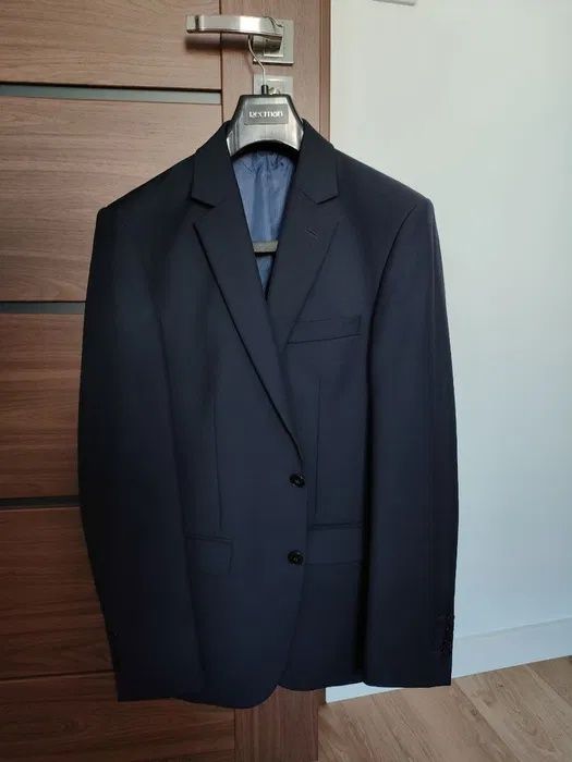 Garnitur męski granatowy- dobry stan, gotowy do noszenia