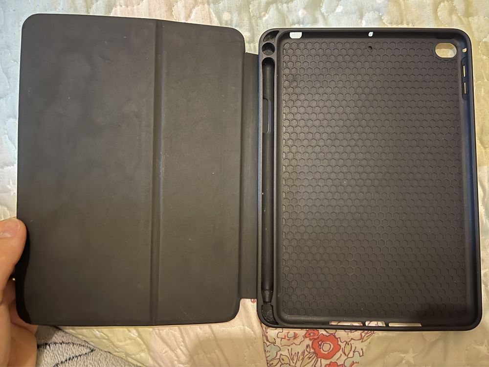 Capa p/ iPad Mini 5 da LAUT Prestige (Preto)