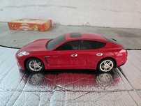 Carro de brinquedo em plástico