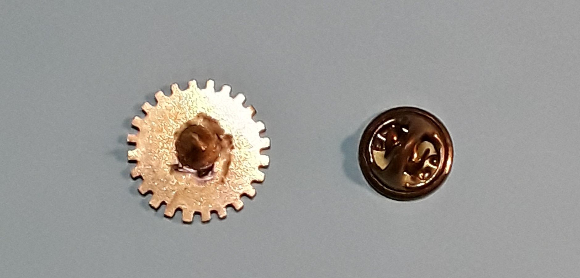 Conjunto medalha em bronze e pin Rotary International com caixa