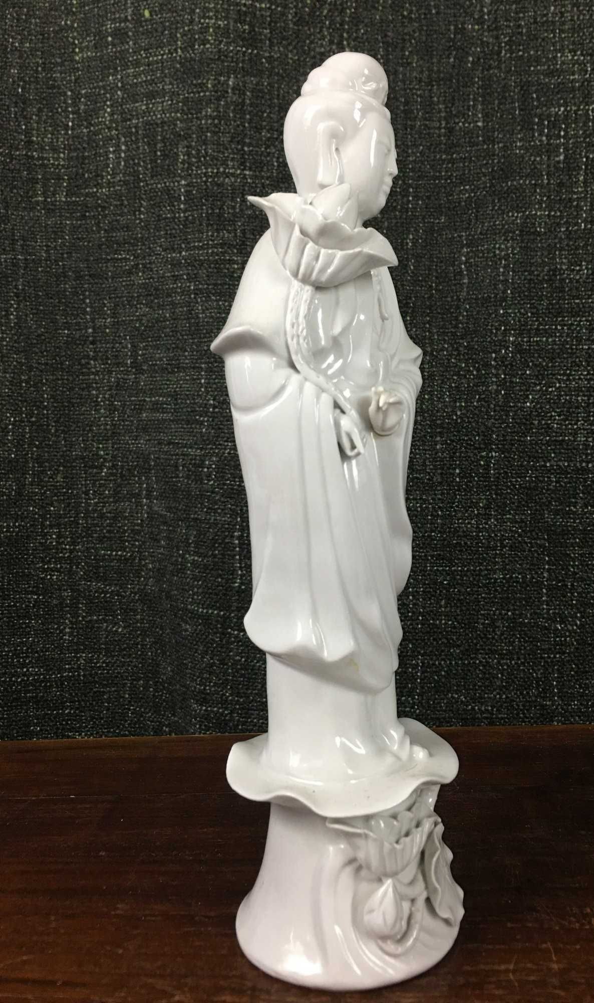 Deusa Guanyin em porcelana branca da China