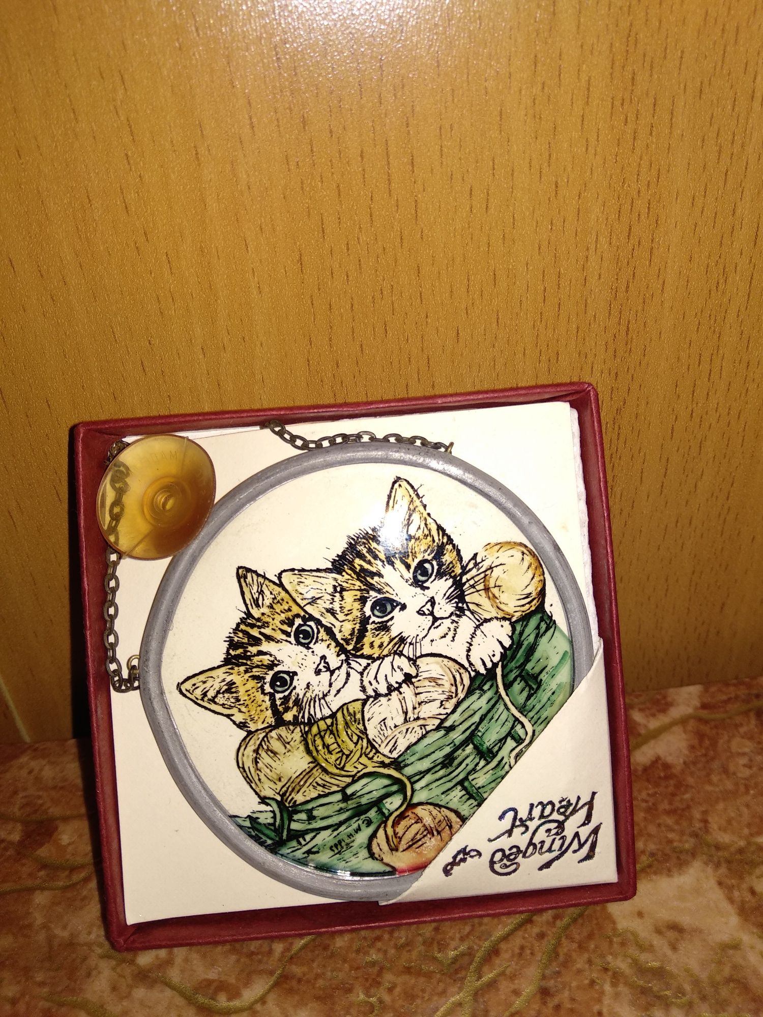 Подарок декоративный витраж с ручной росписью котики в корзине