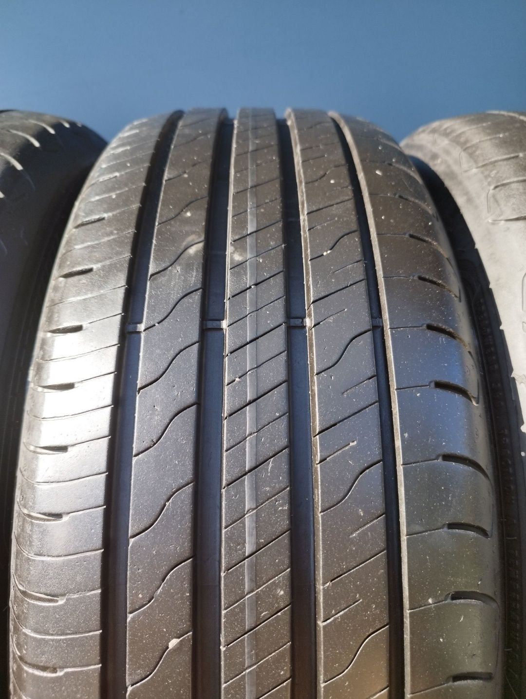 Komplet opon 215/60R17 Goodyear Eficient Grip Performance 2 - 4 sztuki