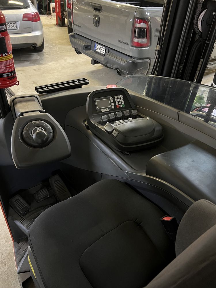 Wózek wysokiego składowania Toyota BT RRE160