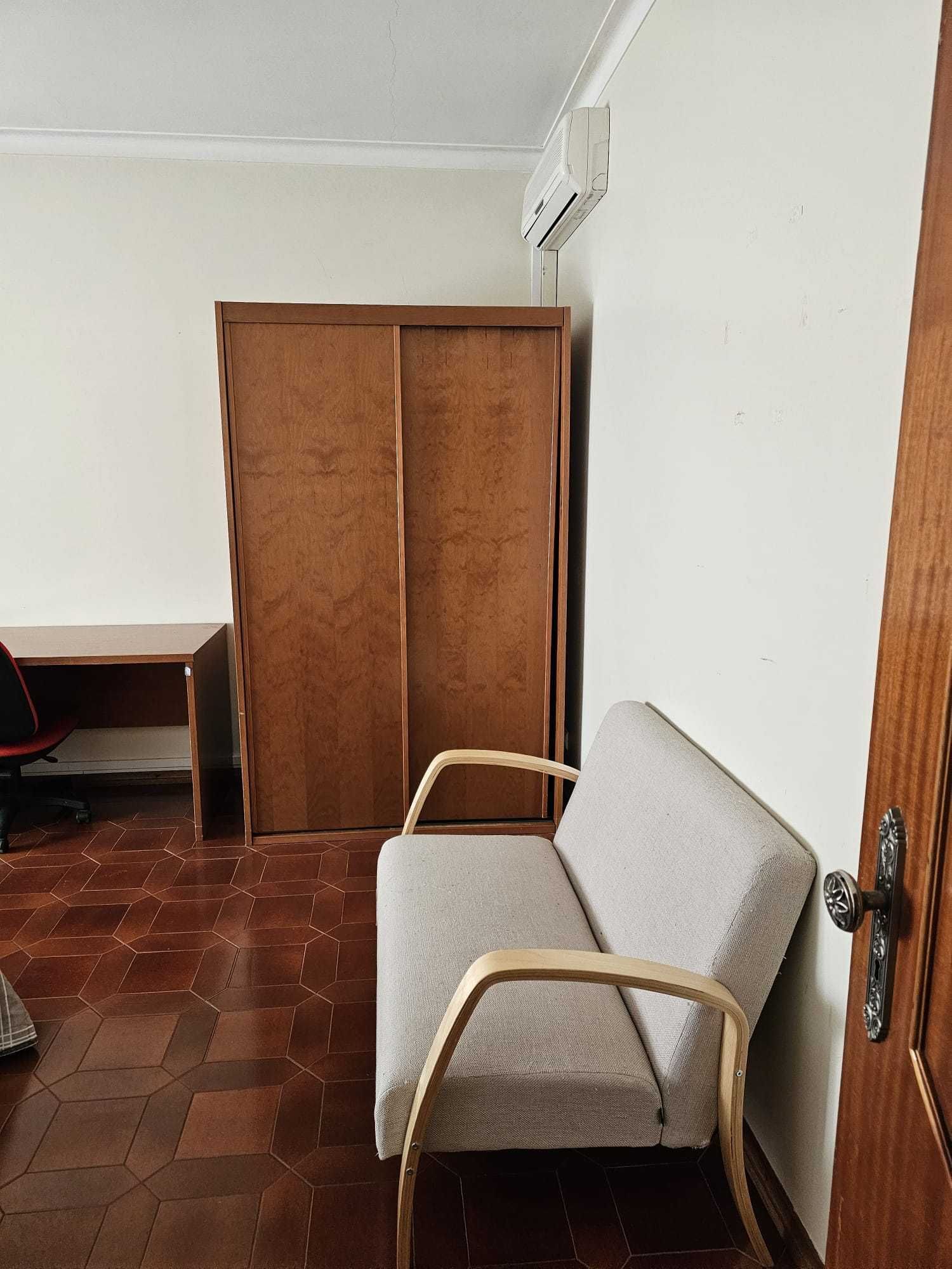 Quarto Duplo p/ 1 ou 2 pessoas (tudo incl.c/ AC) - Vale Flores (21 m2)