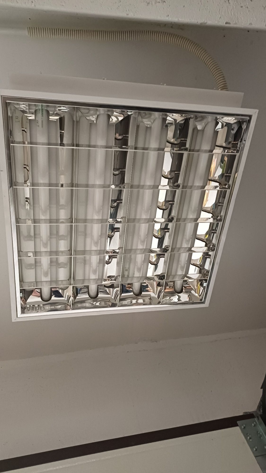 Lampy z żarówkami