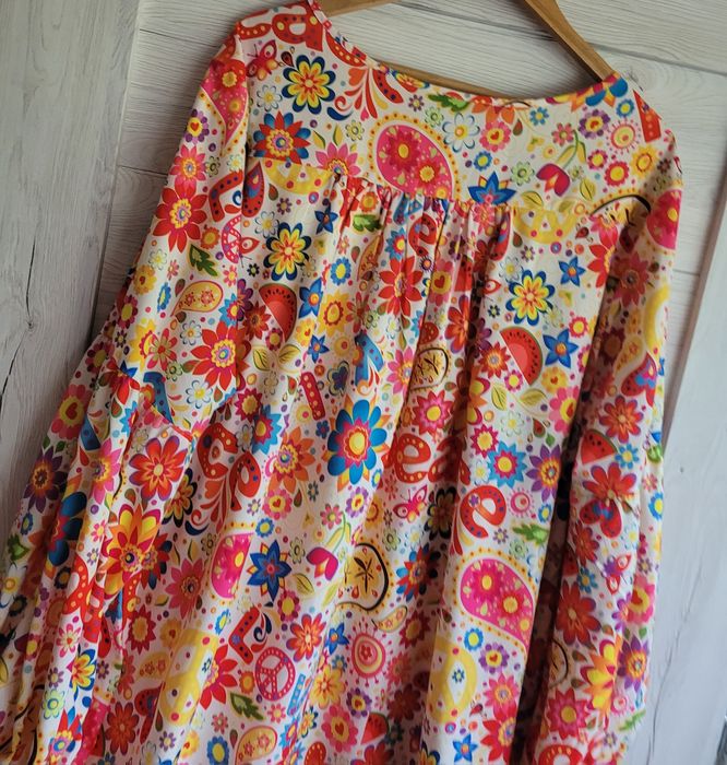 Śliczna sukienka Sheilay efektowny wzór 4XL