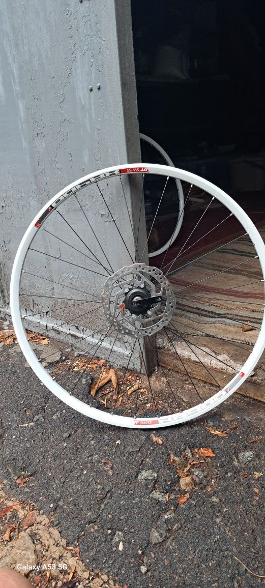 Передне колесо 26 DT SWISS xr400 втулка  SHIMANO  DEORE  XT