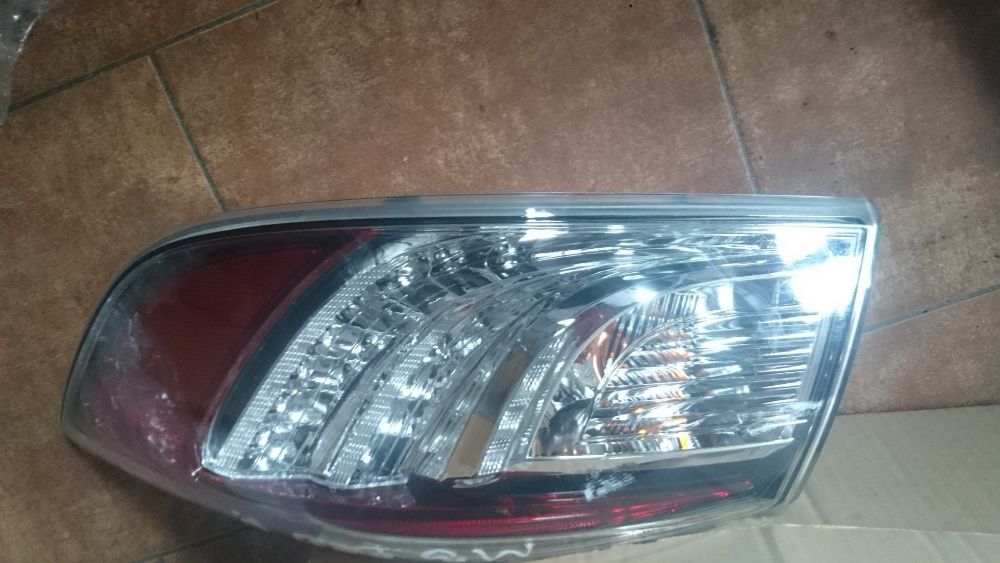 Mazda 3 Sedan lampa prawy tył