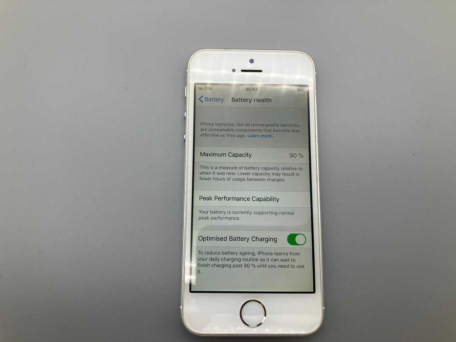 Apple iPhone SE 16 GB (1gen) модель MLLN2DN/A