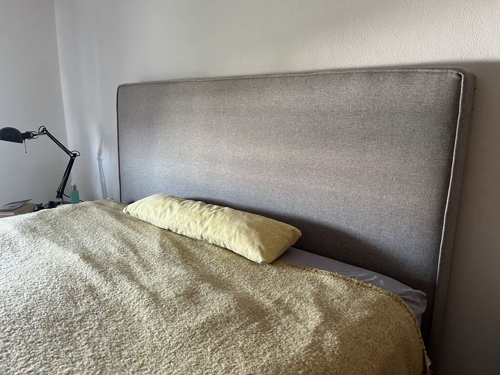 Vendo cabeceira de cama estofada cinzenta clara