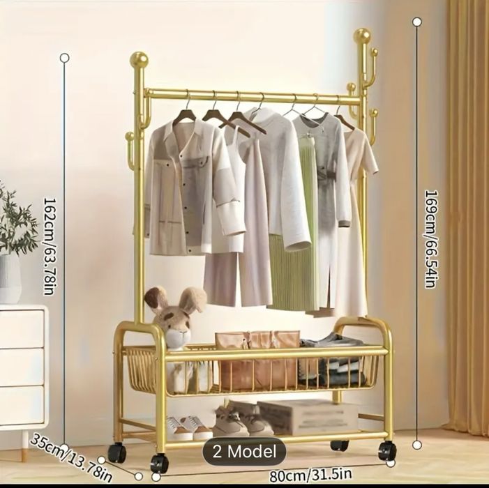 Wieszak na kółkach na ubrania