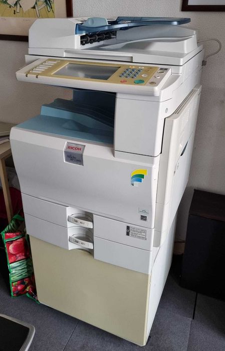 Máquina Ricoh Multifunções